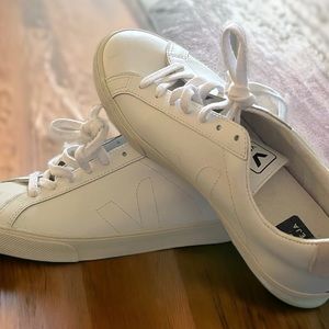 VEJA Women’s low top all white sneakers